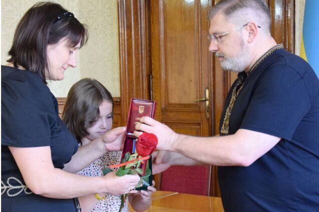 Родные погибших пограничников получили их посмертные государственные награды. Фото