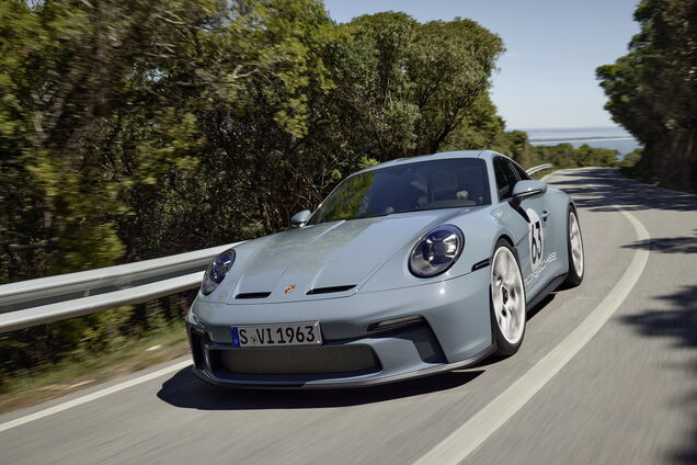 Porsche представив ювілейну версію 911 S/T