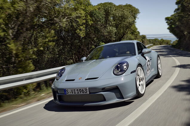Porsche представил юбилейную версию 911 S/T