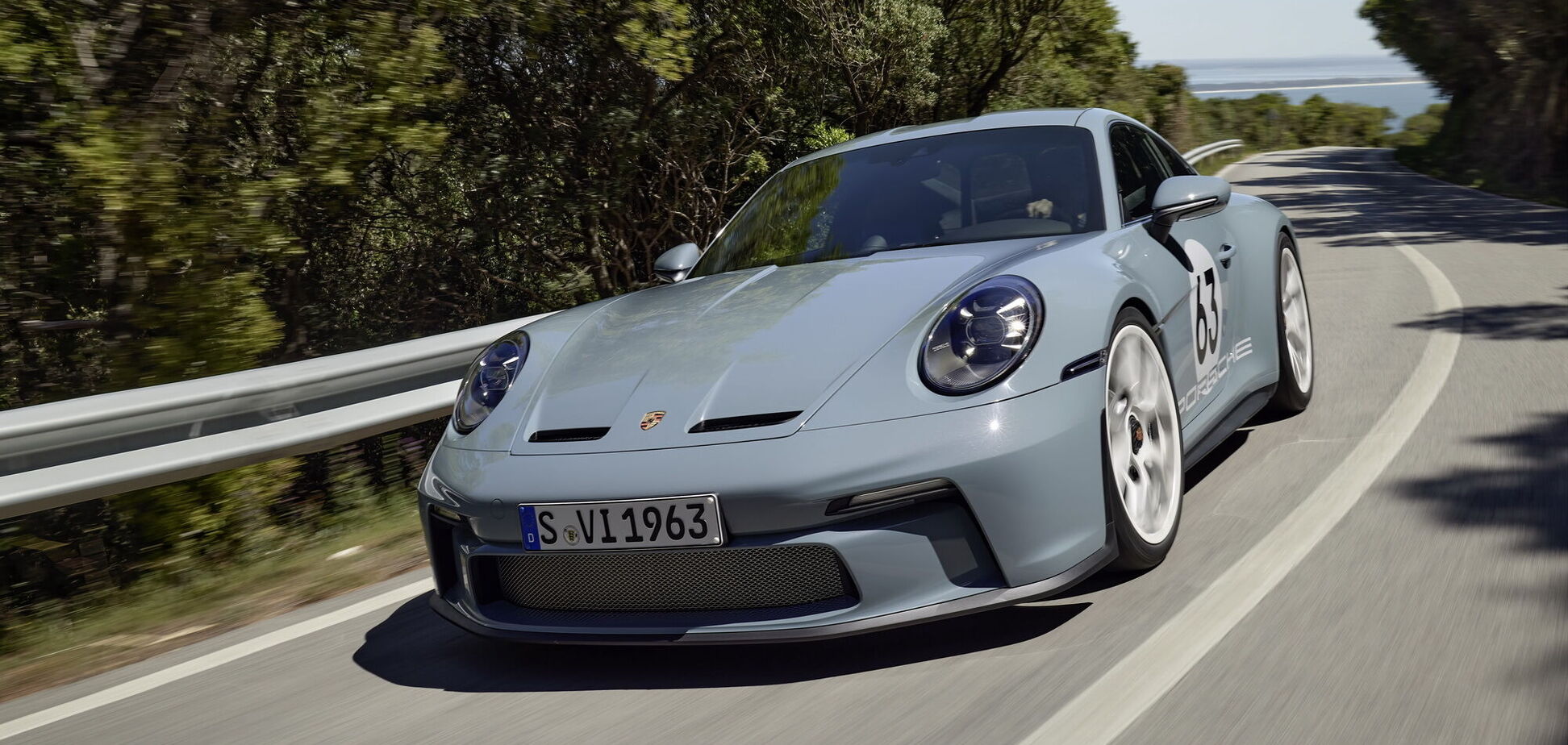 Porsche представил юбилейную версию 911 S/T