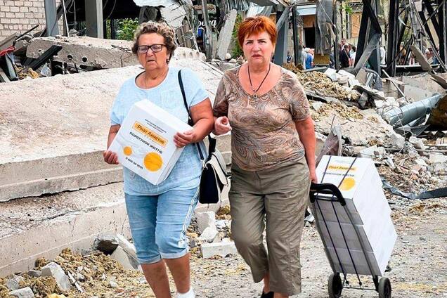 У прифронтовому Покровську триває видача продуктових наборів від Фонду Ріната Ахметова