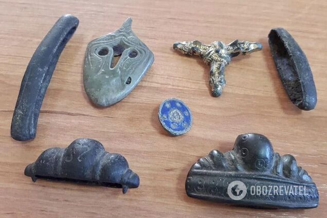 Митники виявили в посилці артефакти часів Київської Русі