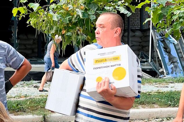 Фонд Рината Ахметова привез в Покровск 6 тысяч проднаборов