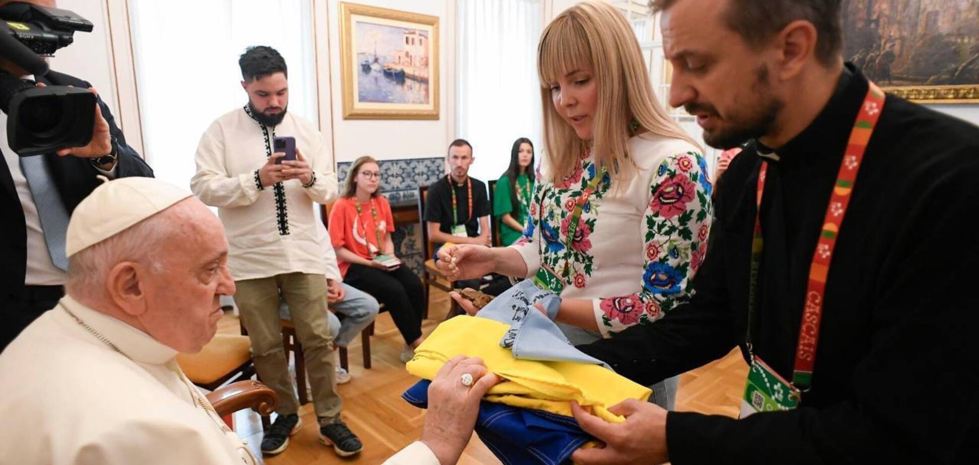 Папа Римский попросил прощения у украинской молодежи за то, что не может повлиять на ситуацию в Украине