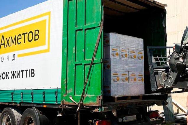 Фонд Рината Ахметова отправил 4 тысяч проднаборов для переселенцев с Луганщины в Днепре