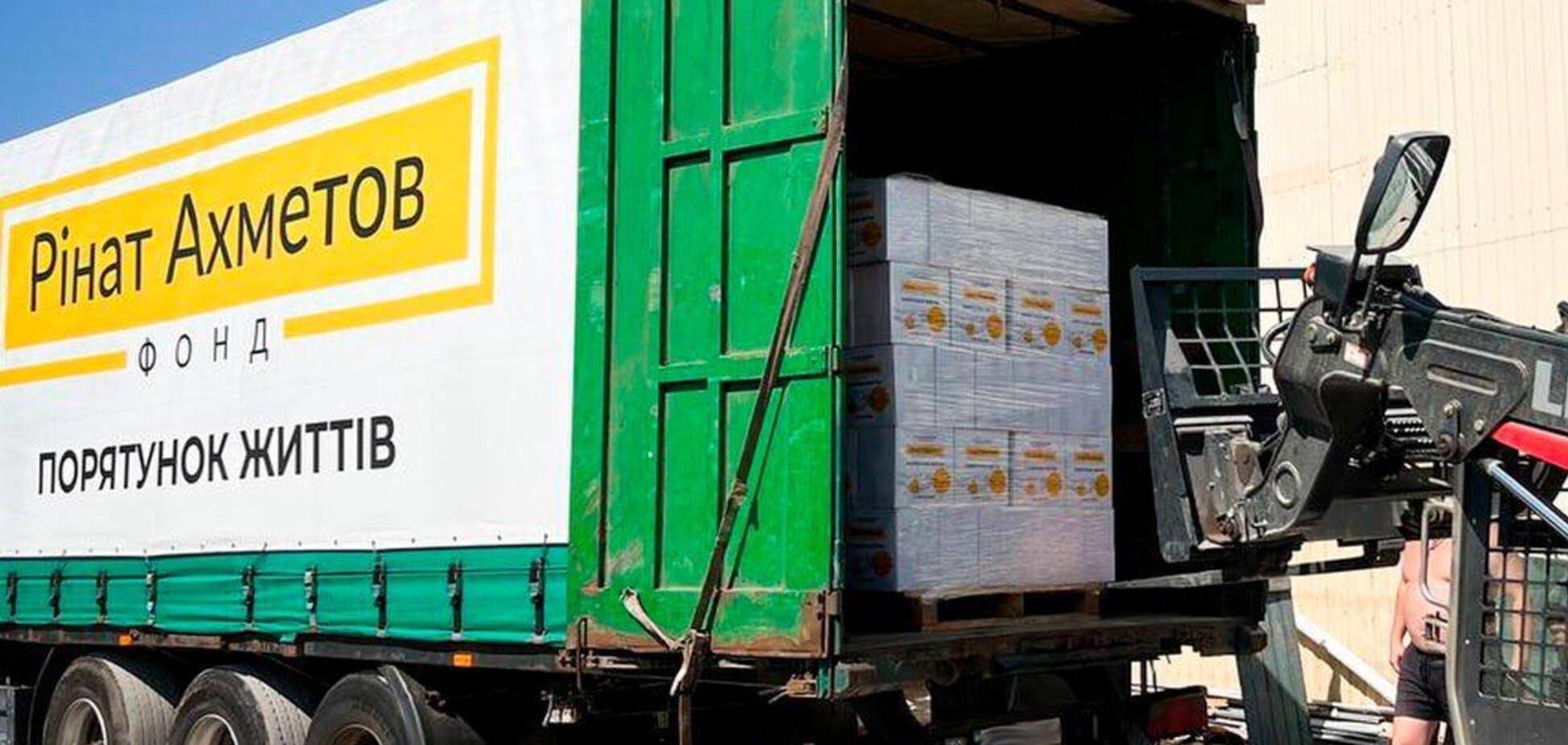 Фонд Рината Ахметова отправил 4 тысяч проднаборов для переселенцев с Луганщины в Днепре