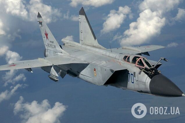 'Тримають у напрузі': Ігнат назвав дві причини частих злетів в РФ ракетоносія 'Кинджалів'