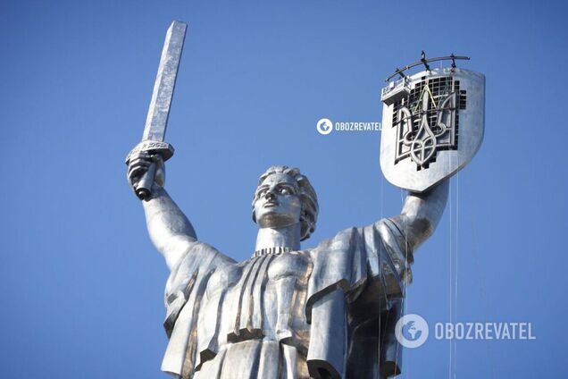 На щиті встановили герб України