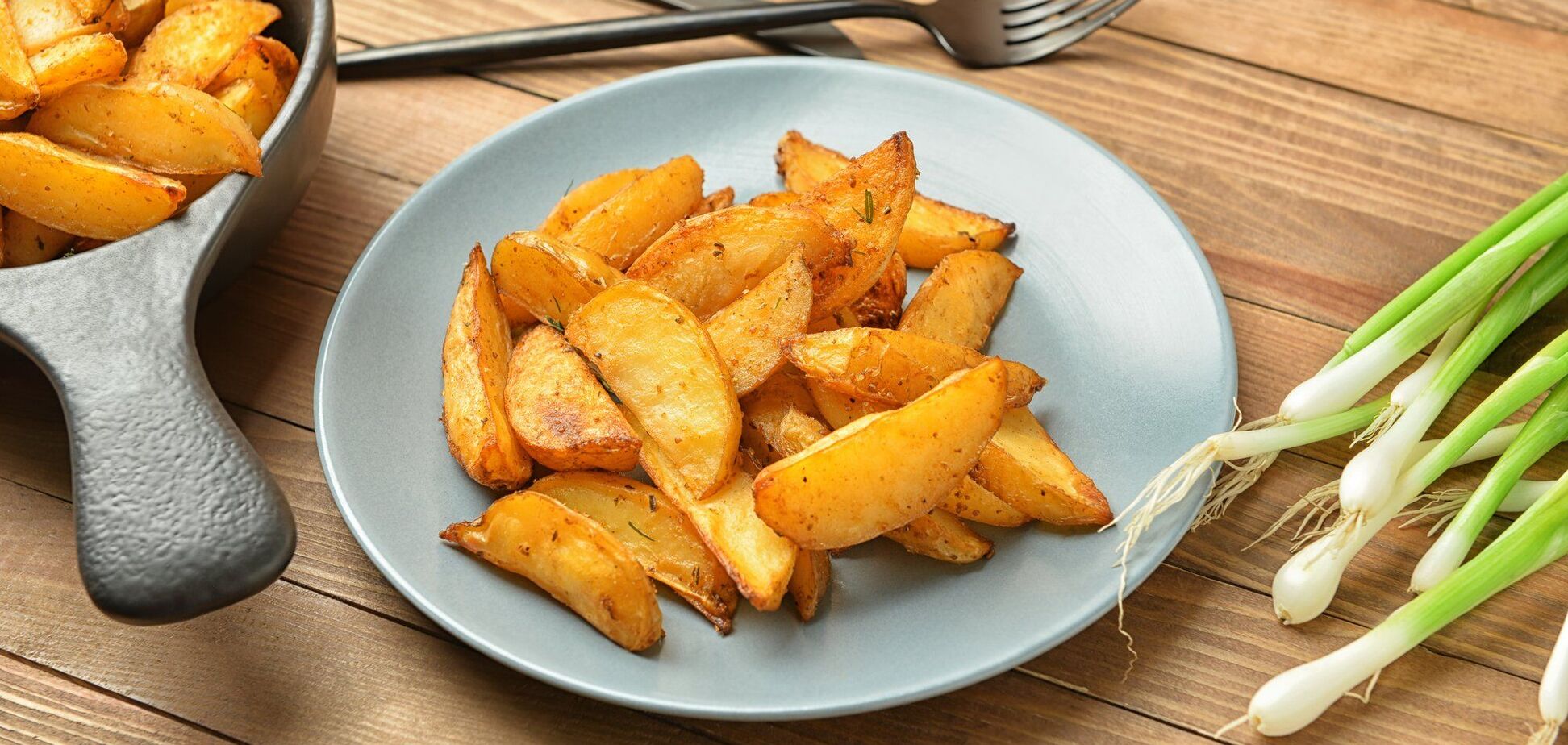 Як посмажити картоплю, щоб вона не прилипала до сковороди: найлегший спосіб