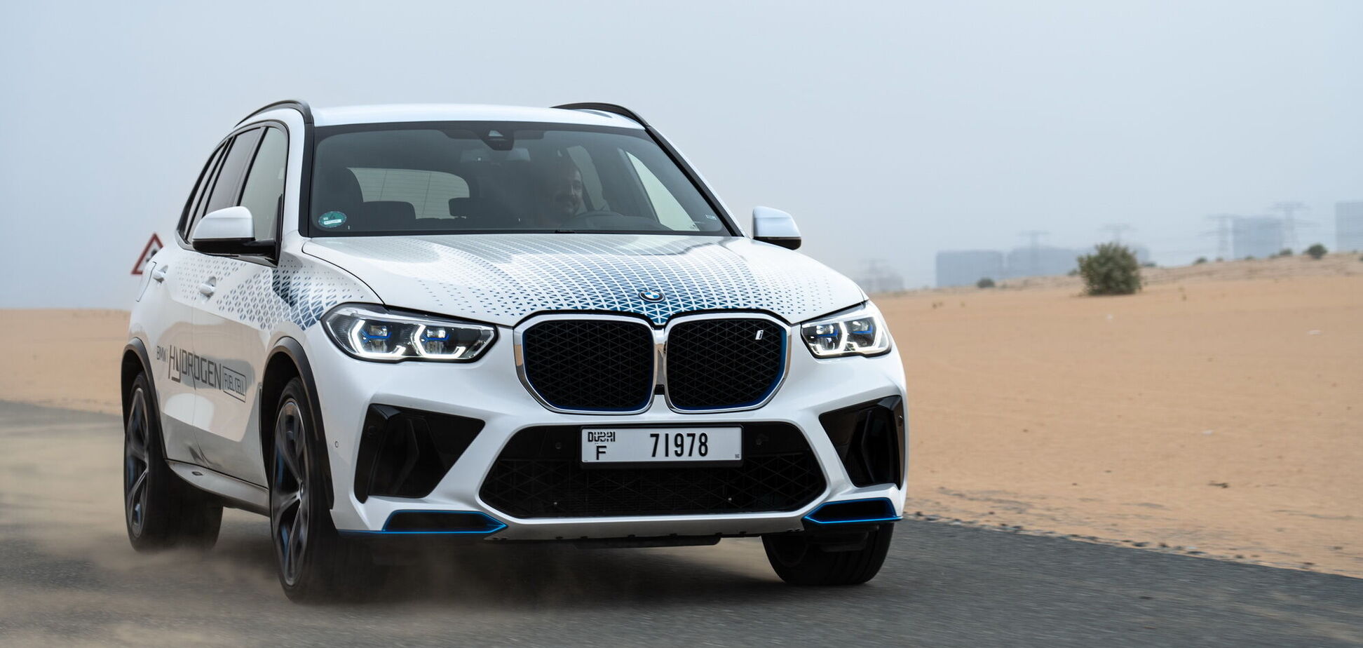 BMW провела тесты водородного кроссовера iX5 Hydrogen в пустыне