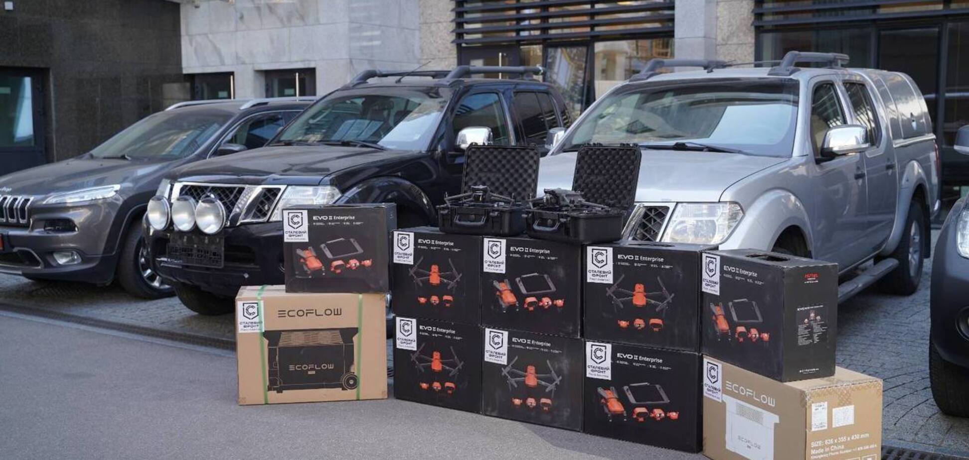 'Пікапи стають рідкістю': 'Сталевий фронт' привіз нове авто для Нацгвардії