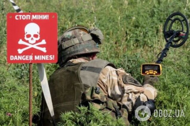 Міни всіх типів, розтяжки, вибухівка: в МВС розповіли, як відбувається розмінування звільнених територій