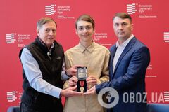 Ексдиректор ЦРУ оплатив навчання в Американському університеті сину загиблого Героя України. Фото