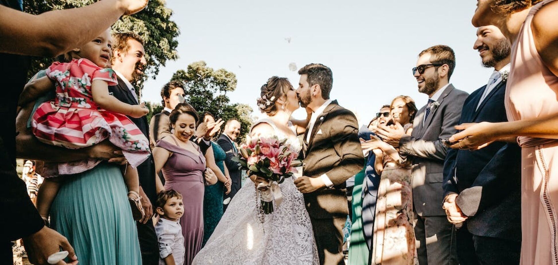 Что нельзя одевать на чужую свадьбу: правила этикета