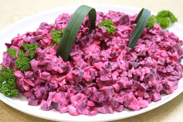 Не 'Шуба': какой свекольный салат приготовить для новогоднего стола за 10 минут 