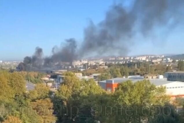 В окупованому Сімферополі сталася пожежа, повалив чорний дим