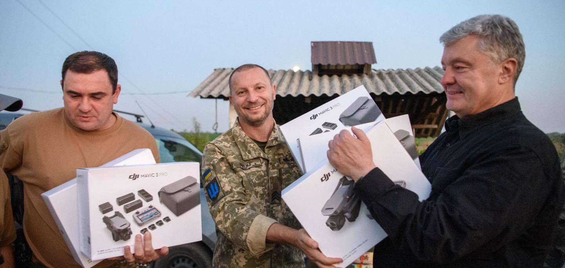 'Мавіки' для 'едельвейсів': Порошенко привіз штурмовикам дефіцитні дрони останнього покоління
