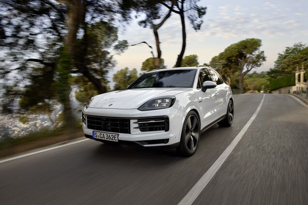 Porsche показал новый гибридный Cayenne