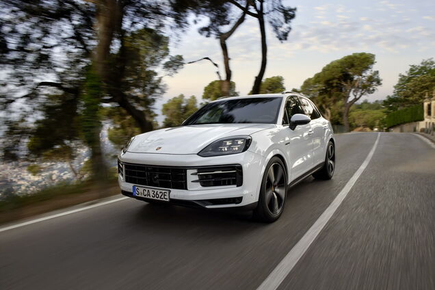 Porsche показал новый гибридный Cayenne