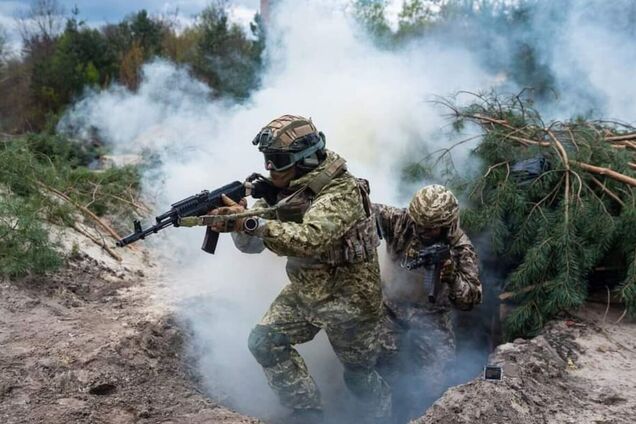 Українські захисники обороняються на сході та півдні й продовжують наступ на Мелітопольському і Бахмутському напрямках – Генштаб