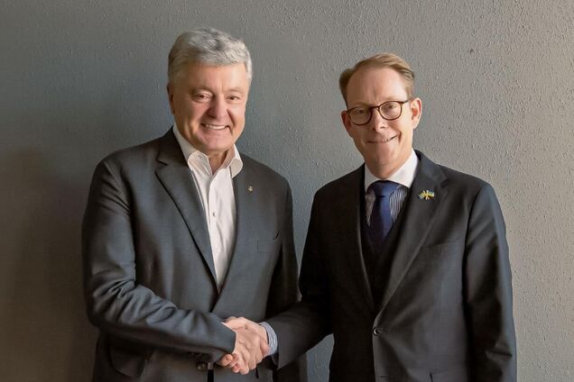 Порошенко на зустрічі з міністром закордонних справ Швеції закликав посилити санкції проти росії і судити Путіна