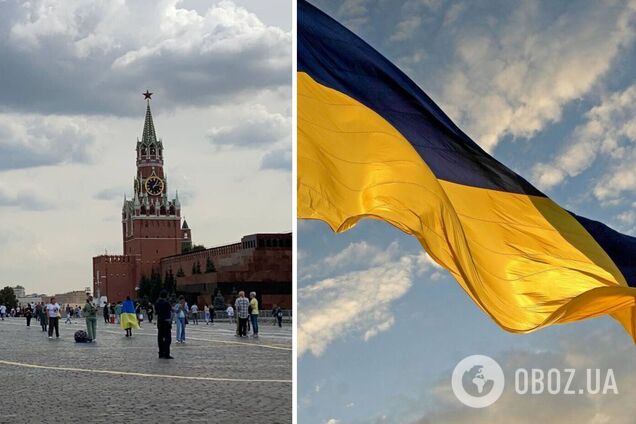 В Москве женщина завернулась во флаг Украины возле Кремля: ее задержали силовики. Фото