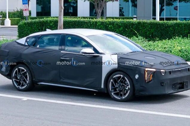 New Kia K4: A Budget Competitor to the Skoda Octavia, Spotted in Test Mode