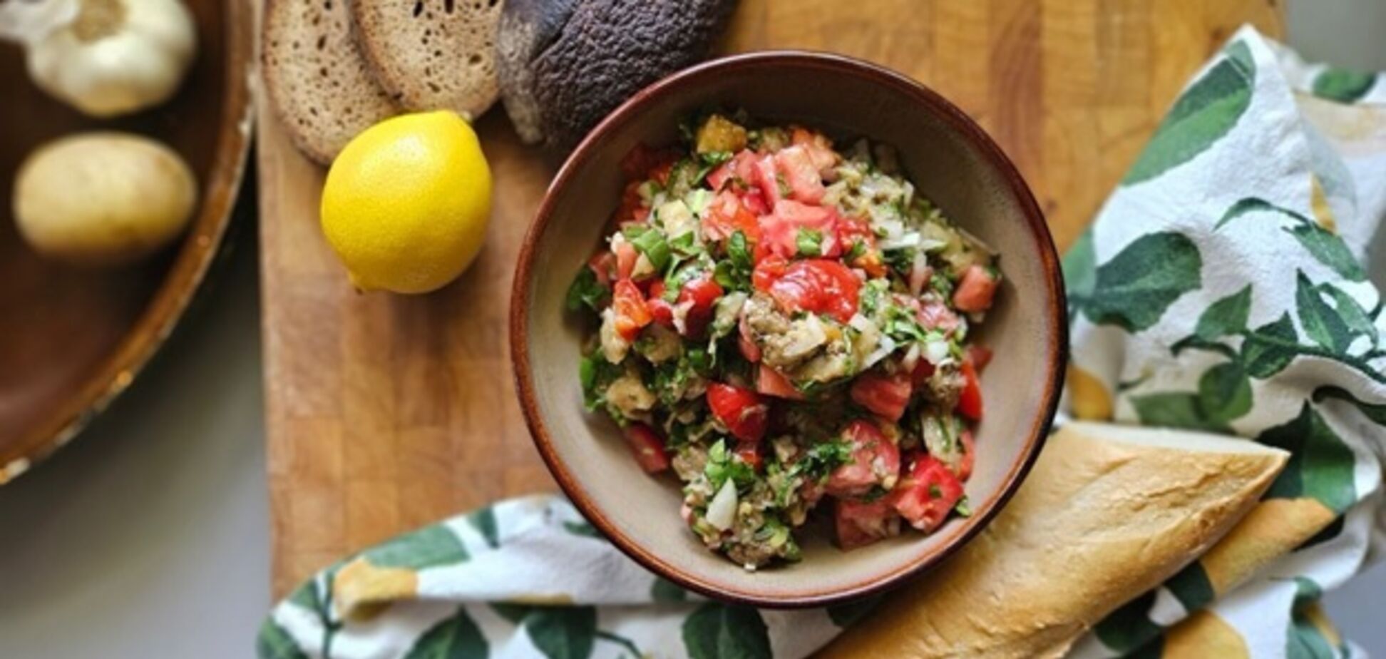 Поживний салат 'Калейдоскоп' на кожен день: легко приготувати вдома та на природі