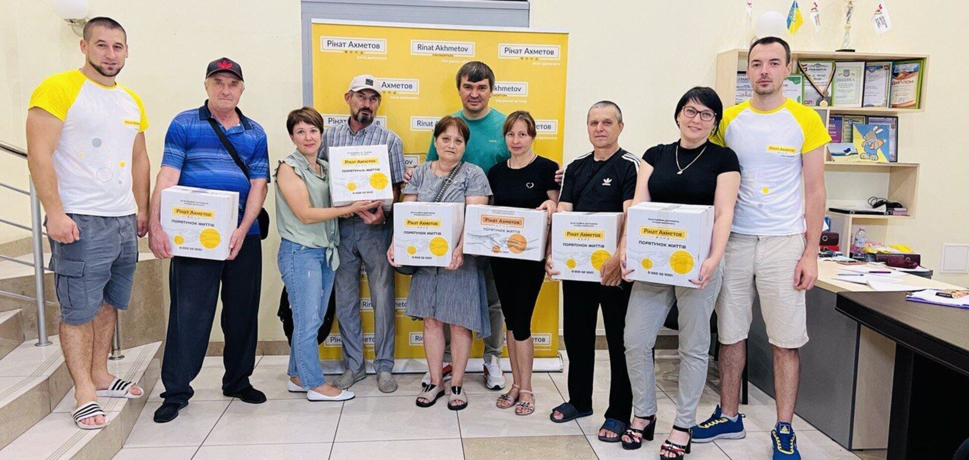 У 'Зелений центр' в Запоріжжі привезли допомогу для переселенців від Фонду Ріната Ахметова: хто може отримати