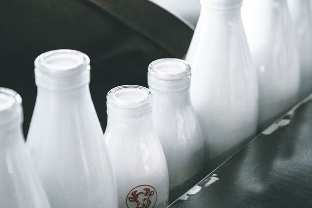 Эксперт объяснил, кто разгоняет мифы о молоке 'из порошка' на полках и почему в этом нет смысла