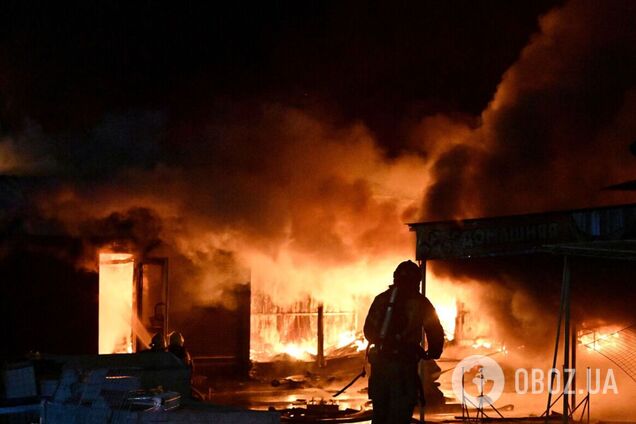 У Підмосков'ї спалахнула велика пожежа: горить цех одного з заводів. Відео