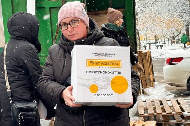 В Черкасской области в городе Ватутино продолжается выдача помощи от Фонда Рината Ахметова для переселенцев