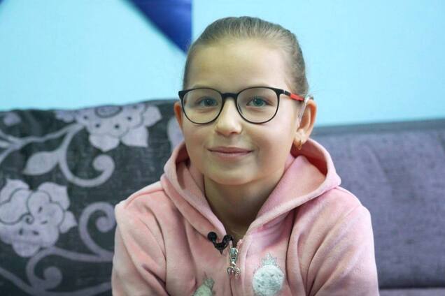 Дарина з Харківщини отримала сучасні слухові апарати від Фонду Ріната Ахметова