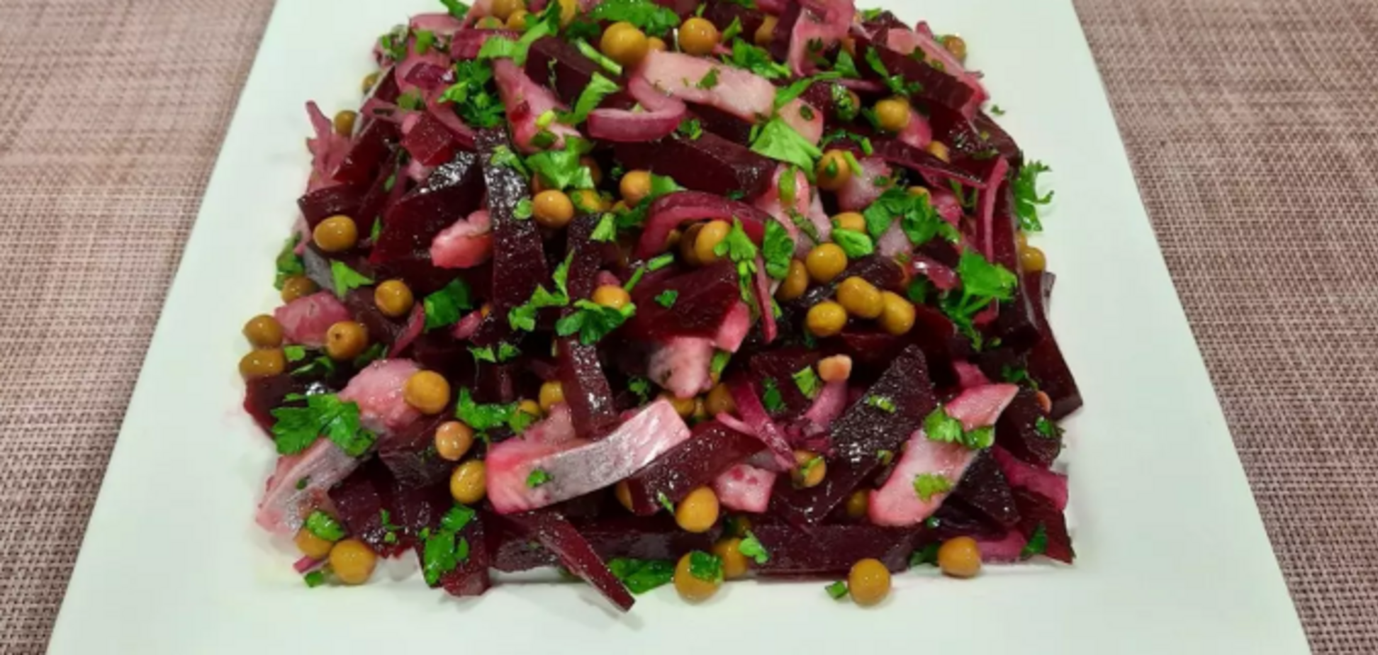 Вкуснее, чем 'Шуба': бюджетный салат из сельди по рецепту Эктора Хименеса-Браво