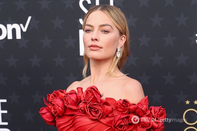 Марго Робби продемонстрировала изысканный маникюр, идеально подходящий к образу Барби