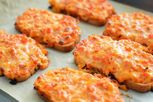 Горячие бутерброды по-новому: делимся легким рецептом