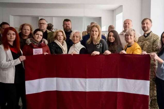 Латвия сдерживает обещание помогать Черниговщине: вицеспикер Елена Кондратюк вместе со спикером Саэймы Латвии Дайгой Миериней посетили область
