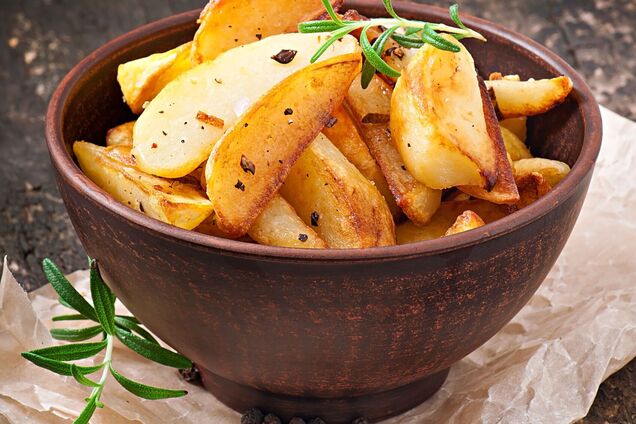 Картофель по-селянски: как правильно приготовить, чтобы он был хрустящим снаружи и мягким внутри