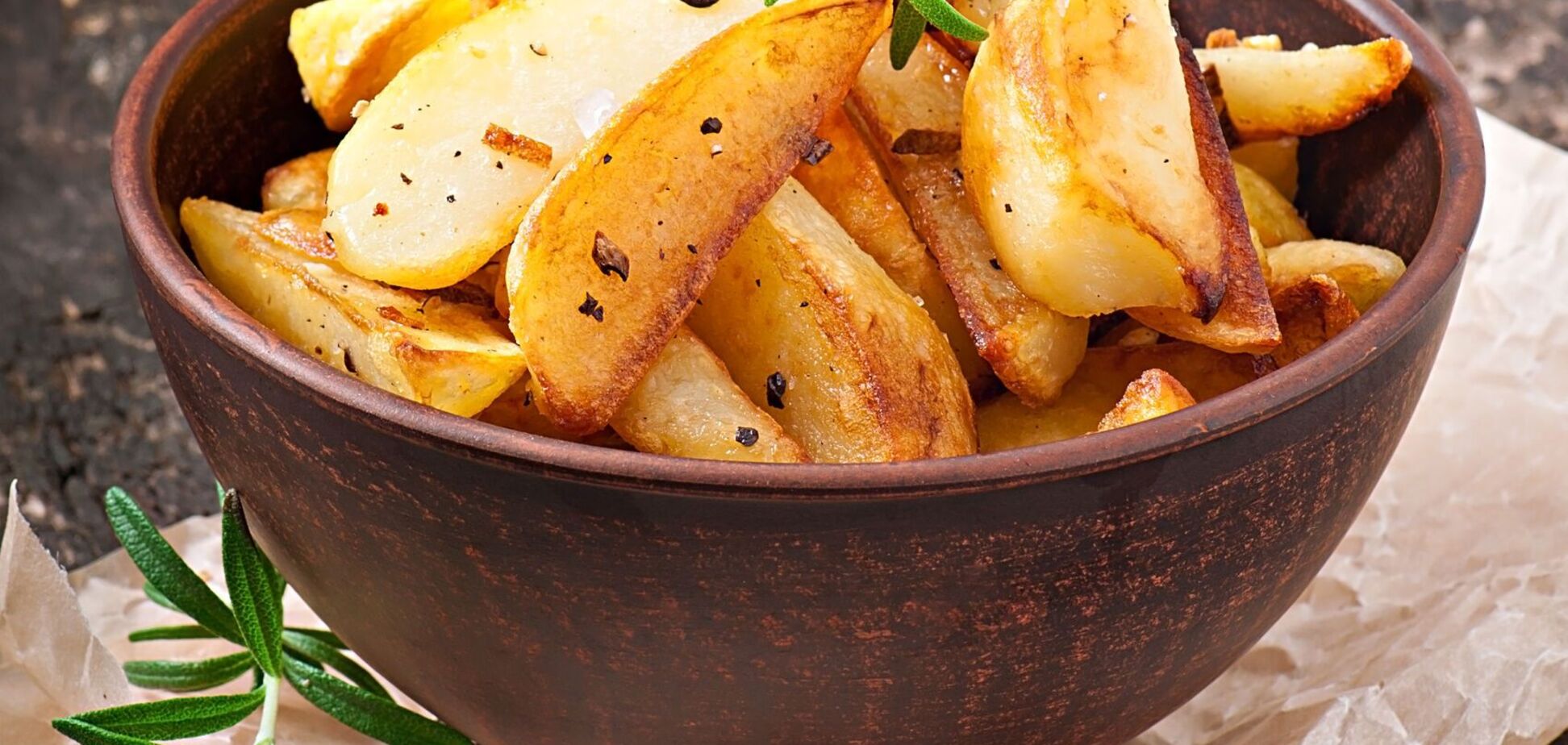 Додайте всього один інгредієнт: картопля по-селянськи з хрусткою скоринкою за 25 хвилин