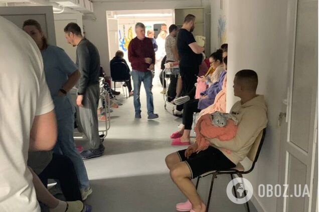 Укриття пологового будинку під час російської ракетної атаки