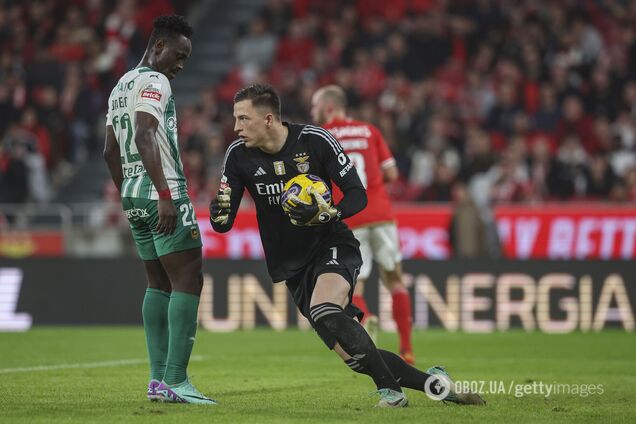 Голкипер сборной Украины провел блестящий матч в Португалии, оформив 10-й шатаут в карьере. Видео