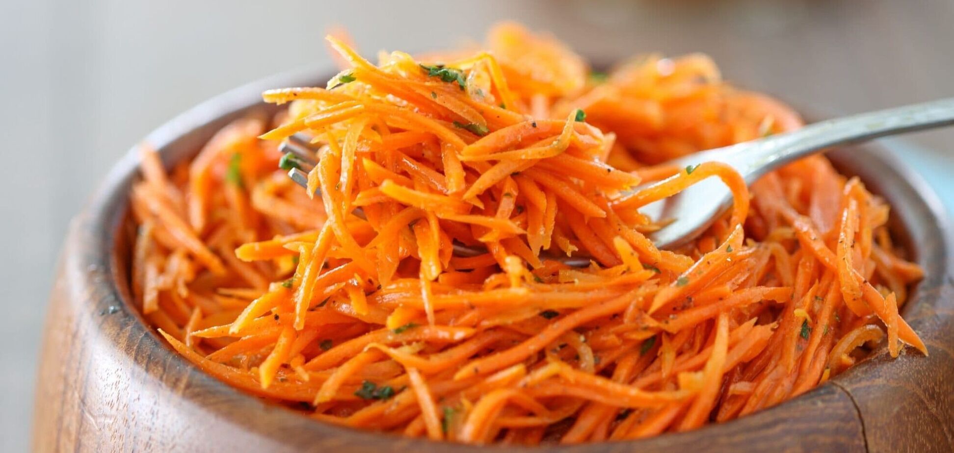 Морква по-корейськи за 10 хвилин: як приготувати елементарну закуску