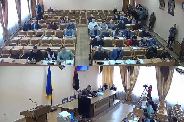 В Червонограде представители ТЦК вручили повестки депутатам прямо во время сессии горсовета. Видео