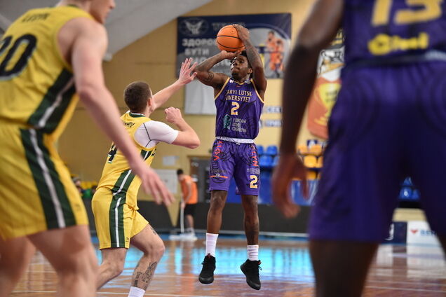 'Старый Луцк' выиграл сезонную серию у 'Прикарпатья-Говерлы' в Суперлиге Favbet