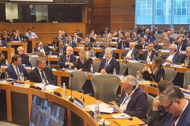 Це питання збереження нашої країни: Порошенко в Брюсселі закликав ЄНП забезпечити ухвалення 1 лютого допомоги Україні на €50 млрд