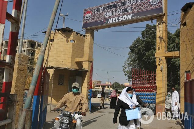 Экс-премьера Пакистана бросили за решетку за 10 лет за разглашение гостайны