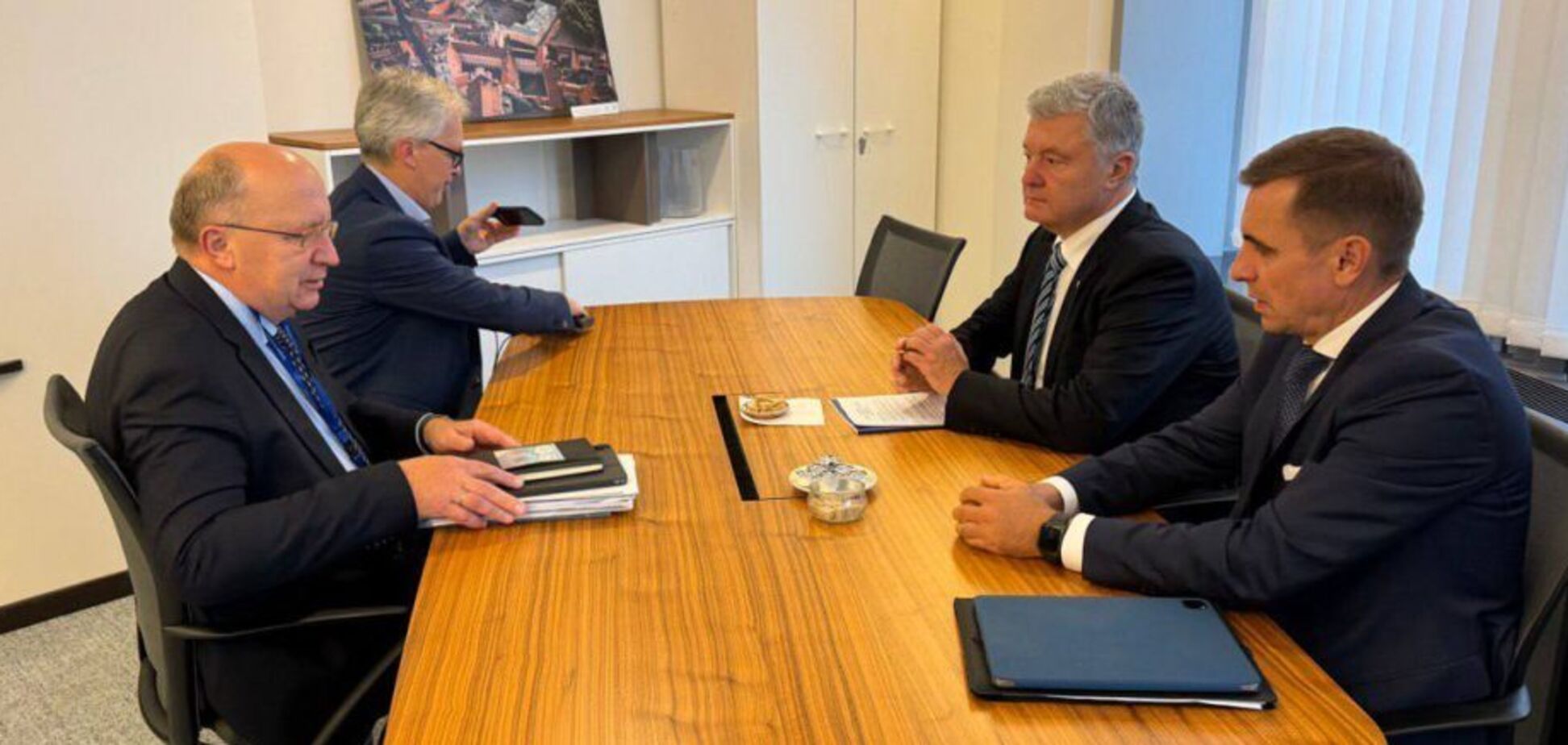 Порошенко и Кубилюс обсудили в Брюсселе создание Европейского оборонного союза