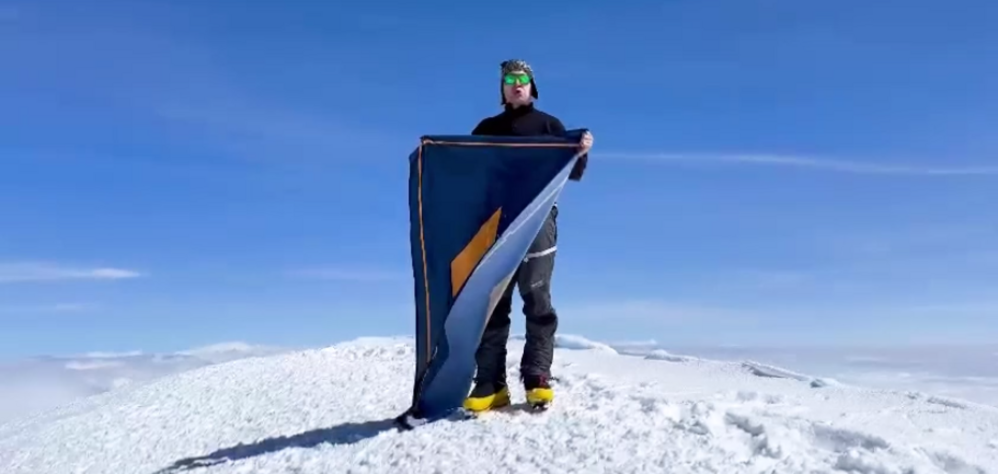 'Помнить о подвиге каждого': защитник Украины после тяжелых ранений покорил вершину в 5000 м и посвятил восхождение побратимам. Видео