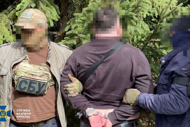 За взятки помогали уклонистам избегать мобилизации: в Херсонской области задержали чиновников ТЦК и ЦНАПа. Фото