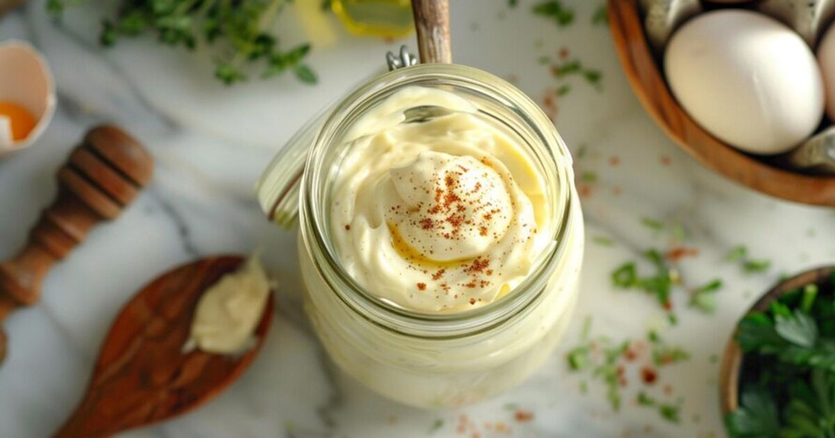 Безпечний і смачний домашній майонез без сирих яєць: найпростіший рецепт популярного соусу